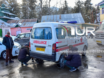 People are preparing an ambulance after an avalanche hit the Ski resort in Gulmarg, Baramulla District, Indian Administered Kashmir, on Febr...