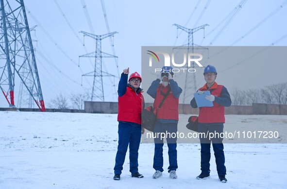 Electric workers are braving cold temperatures in the snow to inspect the 500-kilovolt cross-city transmission line and the Beijing-Shanghai...