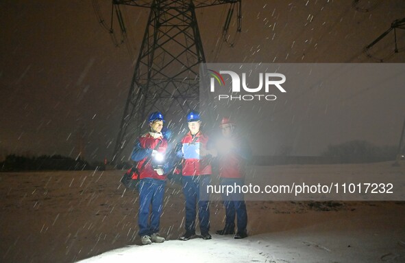 Electric workers are braving cold temperatures in the snow to inspect the 500-kilovolt cross-city transmission line and the Beijing-Shanghai...