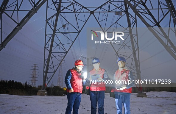 Electric workers are braving cold temperatures in the snow to inspect the 500-kilovolt cross-city transmission line and the Beijing-Shanghai...