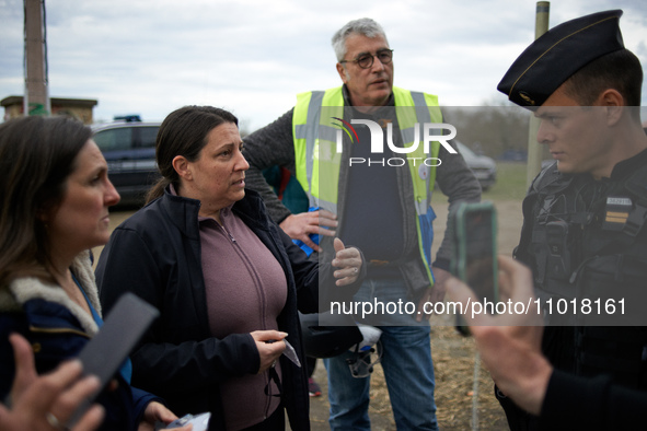 MP Karen Erodi is speaking with a Gendarme Mobile, hoping to get the opportunity to speak with the 'Ecureuils' in the ZAD. Michel Forst, the...