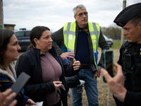 MP Karen Erodi is speaking with a Gendarme Mobile, hoping to get the opportunity to speak with the 'Ecureuils' in the ZAD. Michel Forst, the...