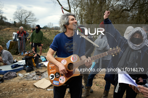 Protesters are singing in support of the 'Ecureuils' who are standing in the trees of the 'Crem'Arbre' ZAD in Saix, Tarn, France, on Februar...