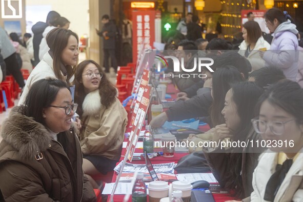 Job seekers are consulting at a large-scale job fair in Taizhou, East China's Jiangsu Province, on February 25, 2024. 