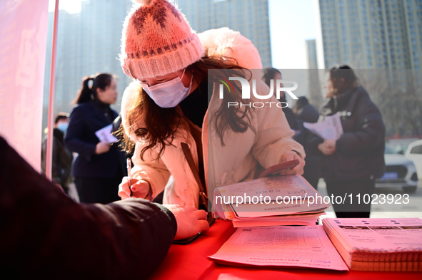 A job seeker is signing an employment agreement with an employer at a spring job fair for small and medium-sized enterprises in Liaocheng, C...