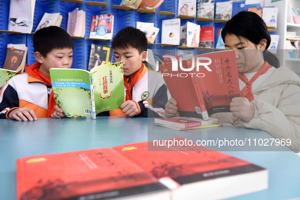 Primary school students are reading red books in Zaozhuang, East China's Shandong province, on February 26, 2024. 