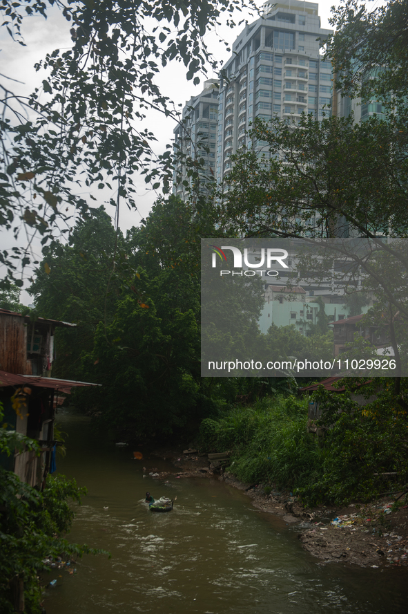 Plastic waste scavengers are collecting debris in the Babura River, which is polluted by plastic waste, in Medan, North Sumatra, Indonesia,...