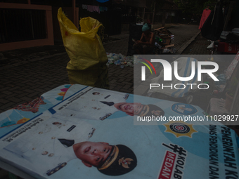 Plastic waste scavengers are collecting debris in the Babura River, which is polluted by plastic waste, in Medan, North Sumatra, Indonesia,...