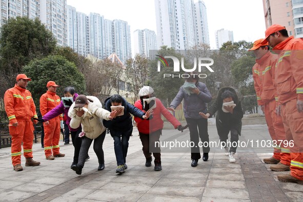 Firefighters are guiding residents to escape a fire in Lianyungang, China, on February 28, 2024. 