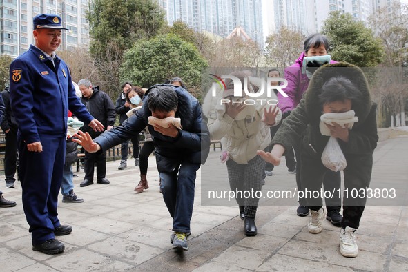 Firefighters are guiding residents to escape a fire in Lianyungang, China, on February 28, 2024. 