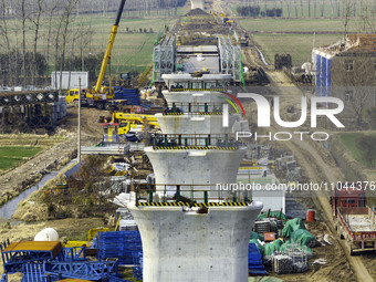 Workers are carrying out railway pier and column construction at the Fanji town section of the Nanjing-Huai'an Intercity Railway under const...