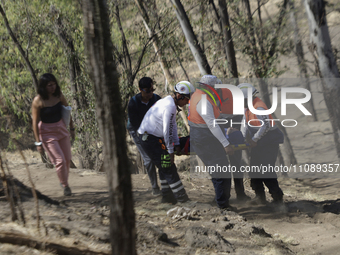 Members of Civil Protection are rescuing a person who suffered a fall while climbing Cerro de la Estrella in the Iztapalapa mayor's office i...