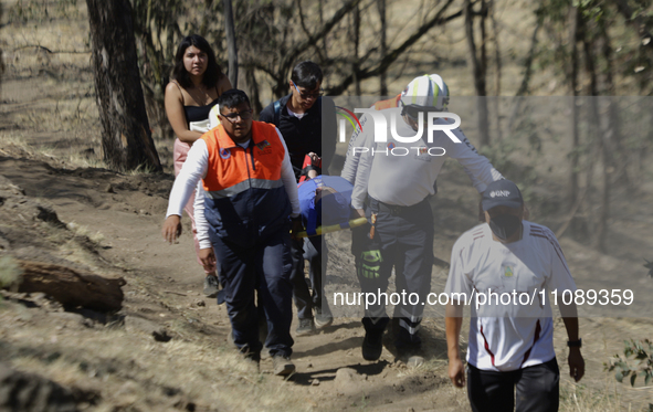 Members of Civil Protection are rescuing a person who suffered a fall while climbing Cerro de la Estrella in the Iztapalapa mayor's office i...