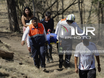 Members of Civil Protection are rescuing a person who suffered a fall while climbing Cerro de la Estrella in the Iztapalapa mayor's office i...