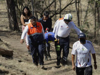 Members of Civil Protection are rescuing a person who suffered a fall while climbing Cerro de la Estrella in the Iztapalapa mayor's office i...