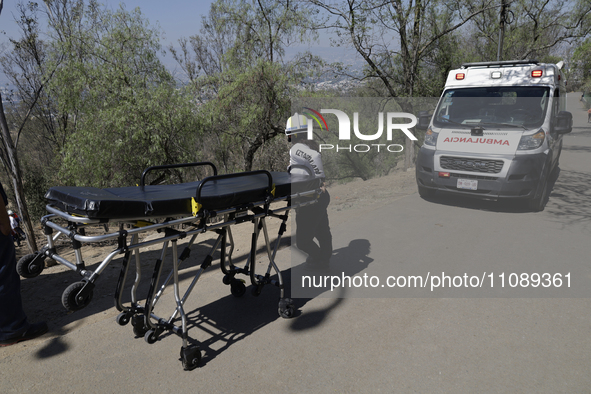 Members of Civil Protection are rescuing a person who suffered a fall while climbing Cerro de la Estrella in the Iztapalapa mayor's office i...