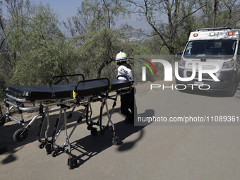 Members of Civil Protection are rescuing a person who suffered a fall while climbing Cerro de la Estrella in the Iztapalapa mayor's office i...