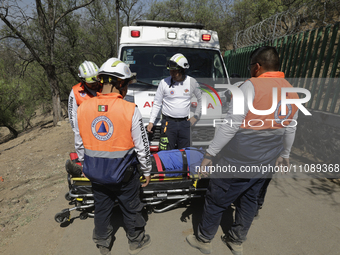 Members of Civil Protection are rescuing a person who suffered a fall while climbing Cerro de la Estrella in the Iztapalapa mayor's office i...