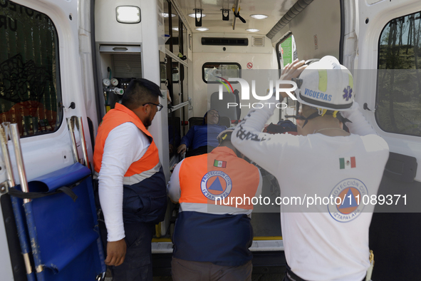 Members of Civil Protection are rescuing a person who suffered a fall while climbing Cerro de la Estrella in the Iztapalapa mayor's office i...