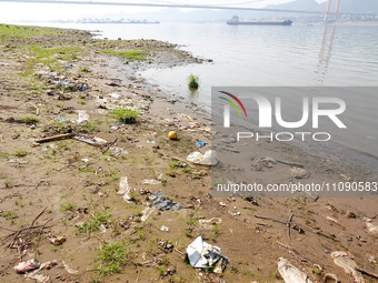 Debris is floating downstream, brought by the 2023 Yangtze River flood, near the Linjiangxi Bridge in Yichang on the Yangtze River in Yichan...