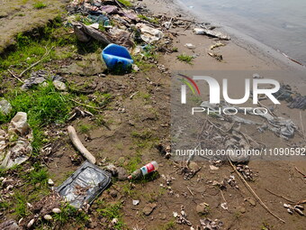 Debris is floating downstream, brought by the 2023 Yangtze River flood, near the Linjiangxi Bridge in Yichang on the Yangtze River in Yichan...