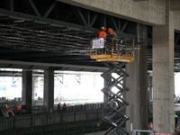 Construction workers are assembling steel structure roof trusses at the east station of Lushan Station of the Anjiu Section of the Beijing-H...