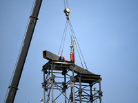 Construction workers are assembling steel structure roof trusses at the east station of Lushan Station of the Anjiu Section of the Beijing-H...