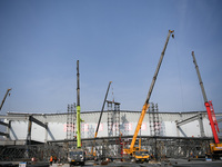 Construction workers are assembling steel structure roof trusses at the east station of Lushan Station of the Anjiu Section of the Beijing-H...