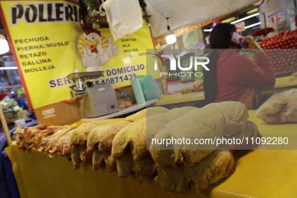 Chickens are for sale at a market in Mexico City. Recently, the Ministry of Health of Tlaxcala, Mexico, issued an epidemiological alert due...