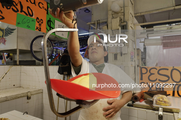 Chickens are being sold at a market in Mexico City. The Ministry of Health of Tlaxcala, Mexico, is currently issuing an epidemiological aler...