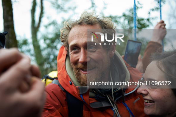 Reva, one of the three 'Ecureuils', is being welcomed on the ground for the first time in 37 days. After spending 37 days in the trees, the...