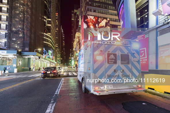 A Mount Sinai Hospital 911 Ambulance in New York City, USA operating the siren and the emergency lighting and the beacon. The Emergency Medi...