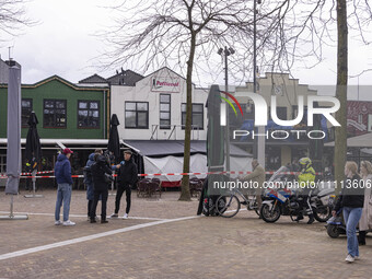 The hostage situation at the Petticoat cafe in Ede, Gelderland, Netherlands, is ending peacefully with the arrest of a suspect. A 28-year-ol...