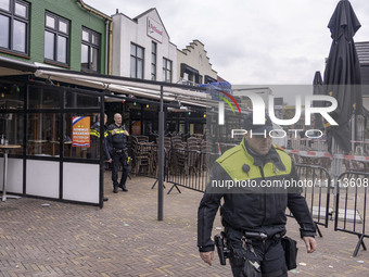 The hostage situation at the Petticoat cafe in Ede, Gelderland, Netherlands, is ending peacefully with the arrest of a suspect. A 28-year-ol...