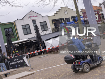 The hostage situation at the Petticoat cafe in Ede, Gelderland, Netherlands, is ending peacefully with the arrest of a suspect. A 28-year-ol...