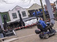 The hostage situation at the Petticoat cafe in Ede, Gelderland, Netherlands, is ending peacefully with the arrest of a suspect. A 28-year-ol...