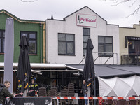 The hostage situation at the Petticoat cafe in Ede, Gelderland, Netherlands, is ending peacefully with the arrest of a suspect. A 28-year-ol...