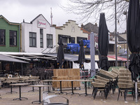 The hostage situation at the Petticoat cafe in Ede, Gelderland, Netherlands, is ending peacefully with the arrest of a suspect. A 28-year-ol...