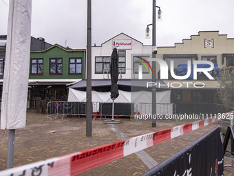 The hostage situation at the Petticoat cafe in Ede, Gelderland, Netherlands, is ending peacefully with the arrest of a suspect. A 28-year-ol...