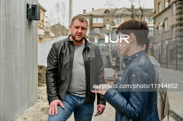 Oleksandr Andrieiev, the Director of the Department of Capital Construction communal enterprise, is speaking to a journalist near a new modu...