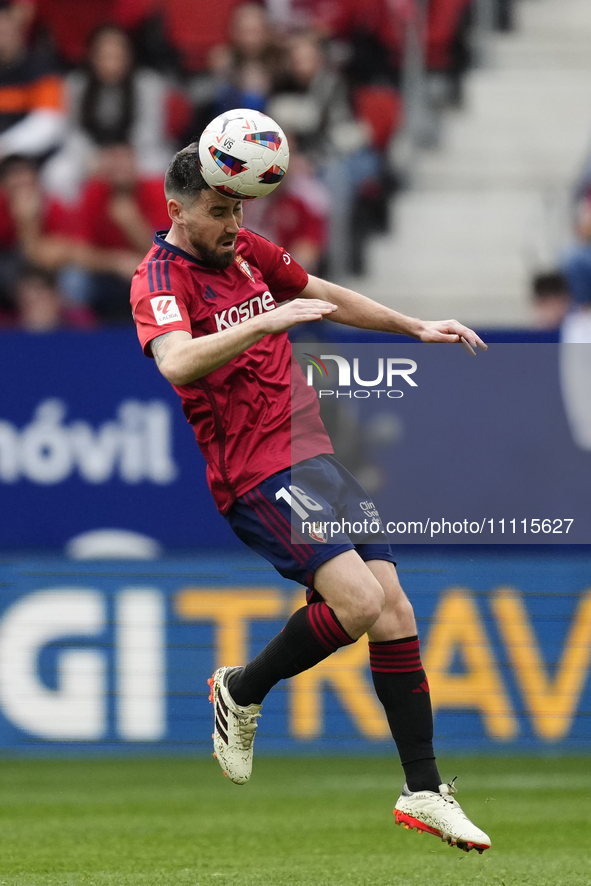 Moi Gomez left winger of Osasuna and Spain controls the ball during the LaLiga EA Sports match between CA Osasuna and Real Madrid CF at Esta...