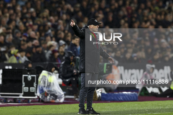 David Moyes, manager of West Ham United, is standing on the touchline during the Premier League match between West Ham United and Tottenham...