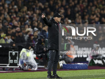 David Moyes, manager of West Ham United, is standing on the touchline during the Premier League match between West Ham United and Tottenham...