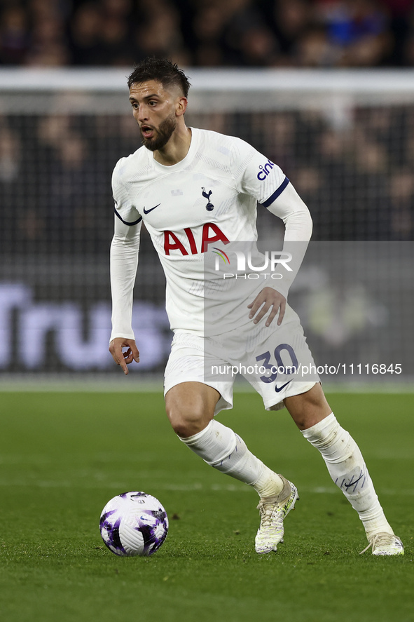 Rodrigo Bentancur of Tottenham Hotspur is on the ball during the Premier League match between West Ham United and Tottenham Hotspur at the L...