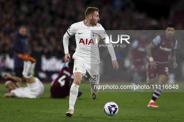 Dejan Kulusevski of Tottenham Hotspur is on the ball during the Premier League match between West Ham United and Tottenham Hotspur at the Lo...