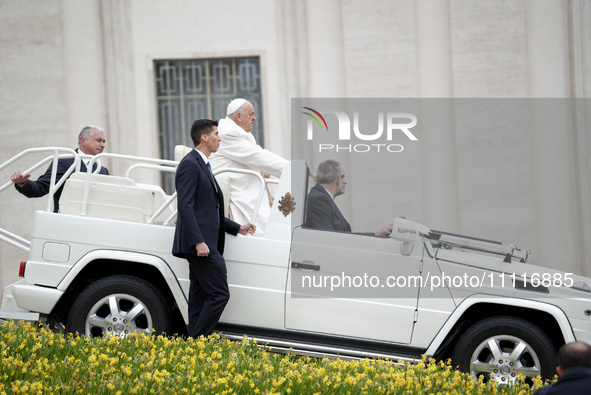 Pope Francis (C) is waving from the popemobile as he leaves following his weekly general audience in Saint Peter's Square, Vatican City, on...