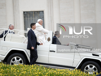 Pope Francis (C) is waving from the popemobile as he leaves following his weekly general audience in Saint Peter's Square, Vatican City, on...
