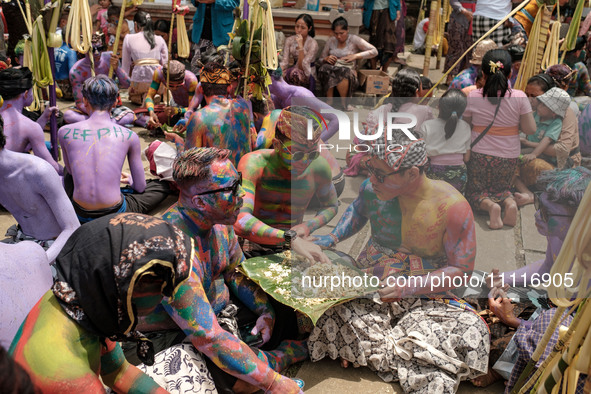 The 'monsters' of Tegallalang are gathering for a communal feast, enjoying the Magibung tradition before they embark on their colorful proce...