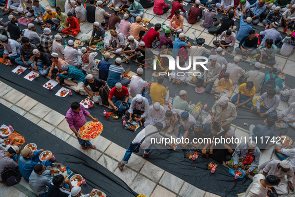 Muslim devotees are gathering at the Nakhoda Mosque as they prepare to break their fast with their Iftar meal at sunset during the Holy mont...