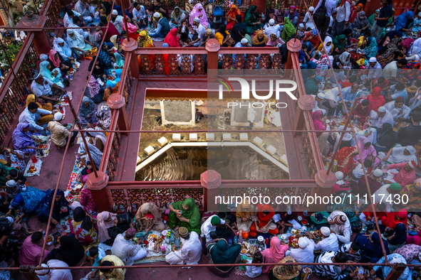 Muslim devotees are gathering at the Nakhoda Mosque as they prepare to break their fast with their Iftar meal at sunset during the Holy mont...